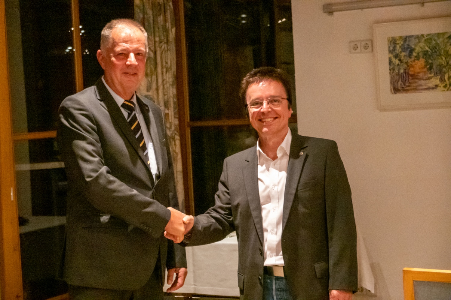 Der neue Kiwanis-Club Präsident Markus Kress (re.) mit seinem Vorgänger Hans-Jürgen Ott (Foto: ©artofpoggel)